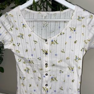 Mudd buttoned floral t-shirt.
